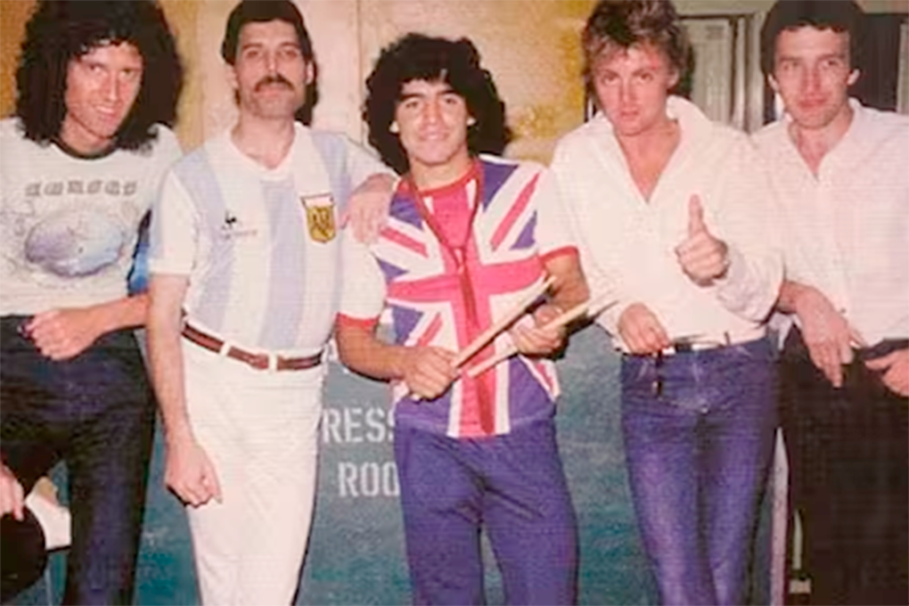Band originale Queen — Maradona con i Queen a Buenos Aires, 1981 — protetto da copyright